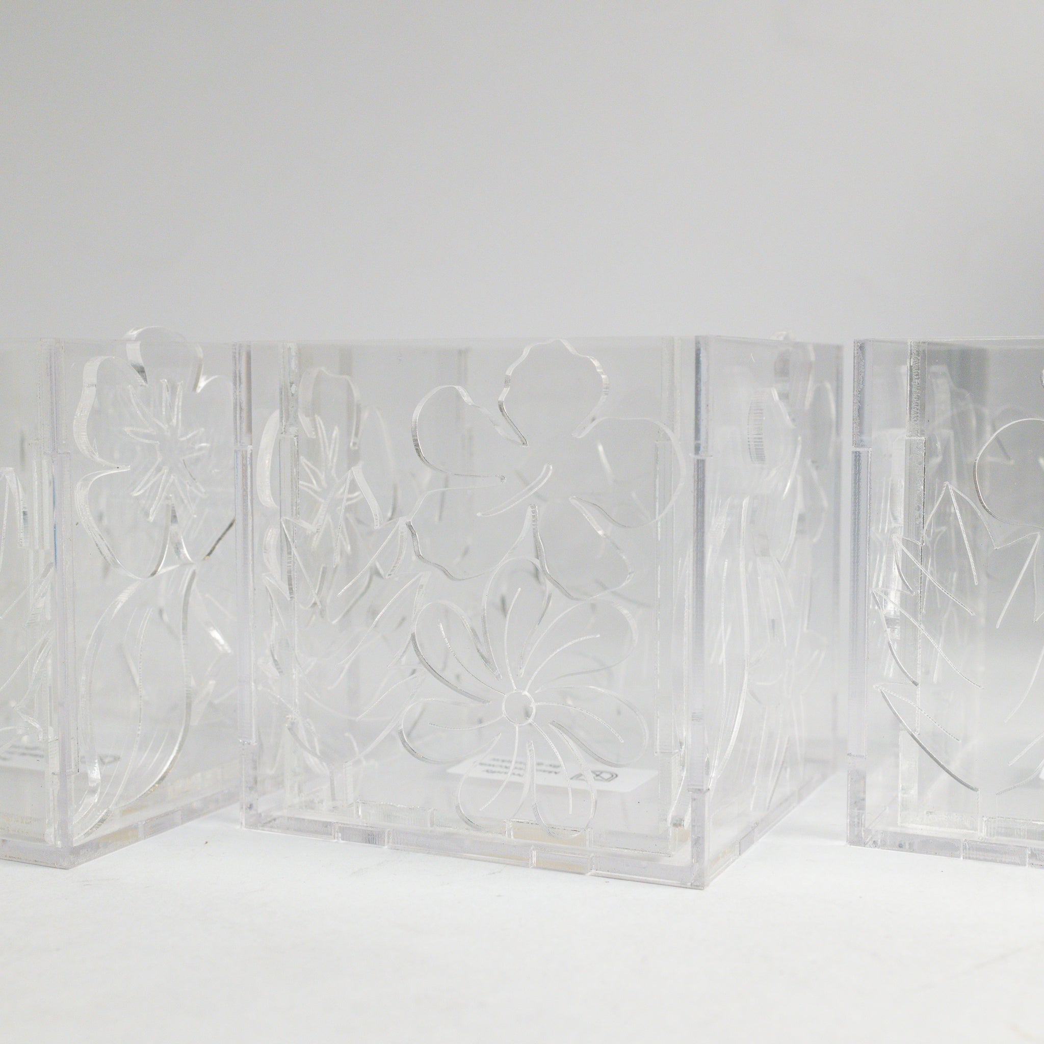 نشاط تلوين - ٣ علب