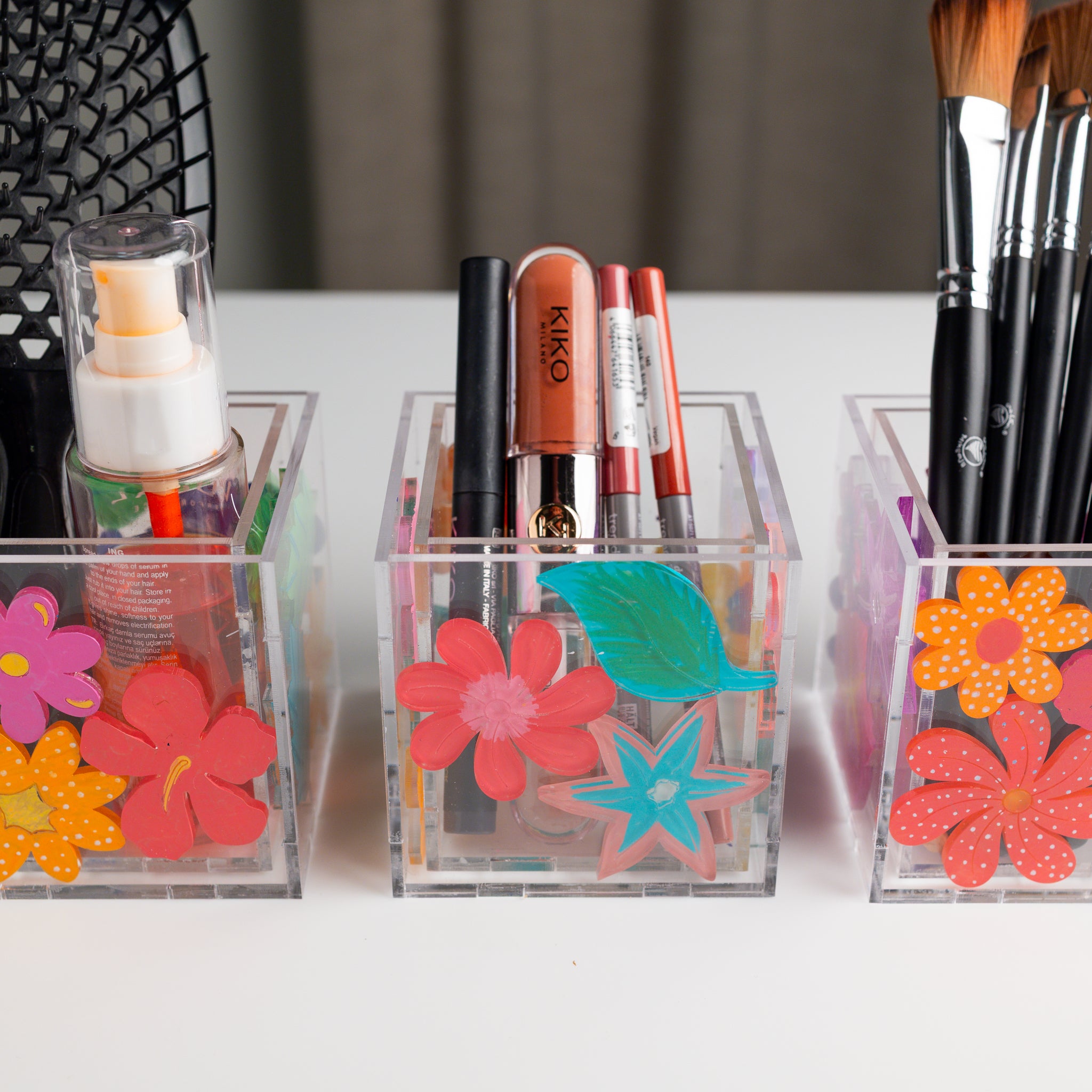 نشاط تلوين - ٣ علب