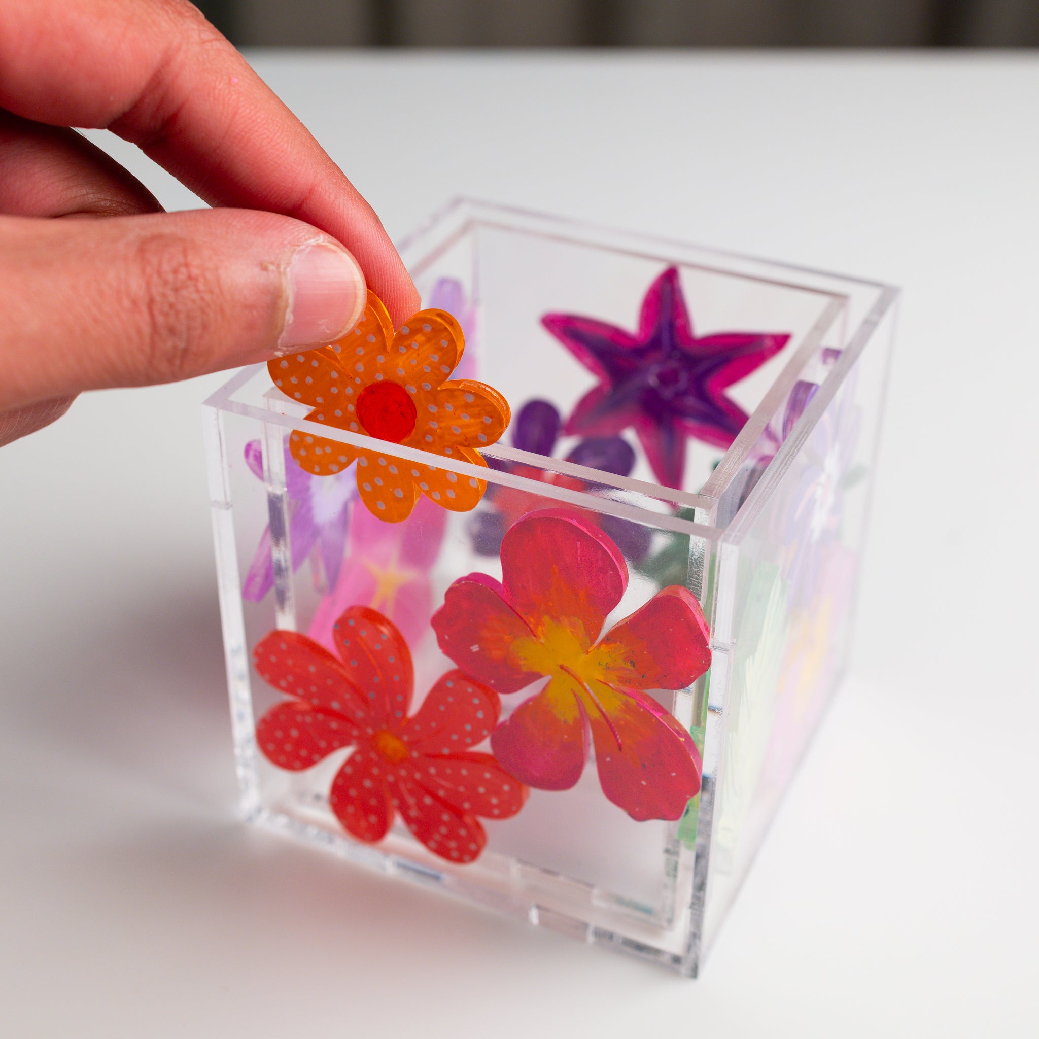 نشاط تلوين - ٣ علب